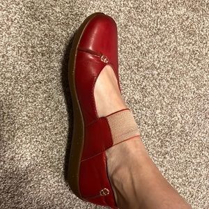 Clarks Mary Jane soft soled shoes. Size 6.5